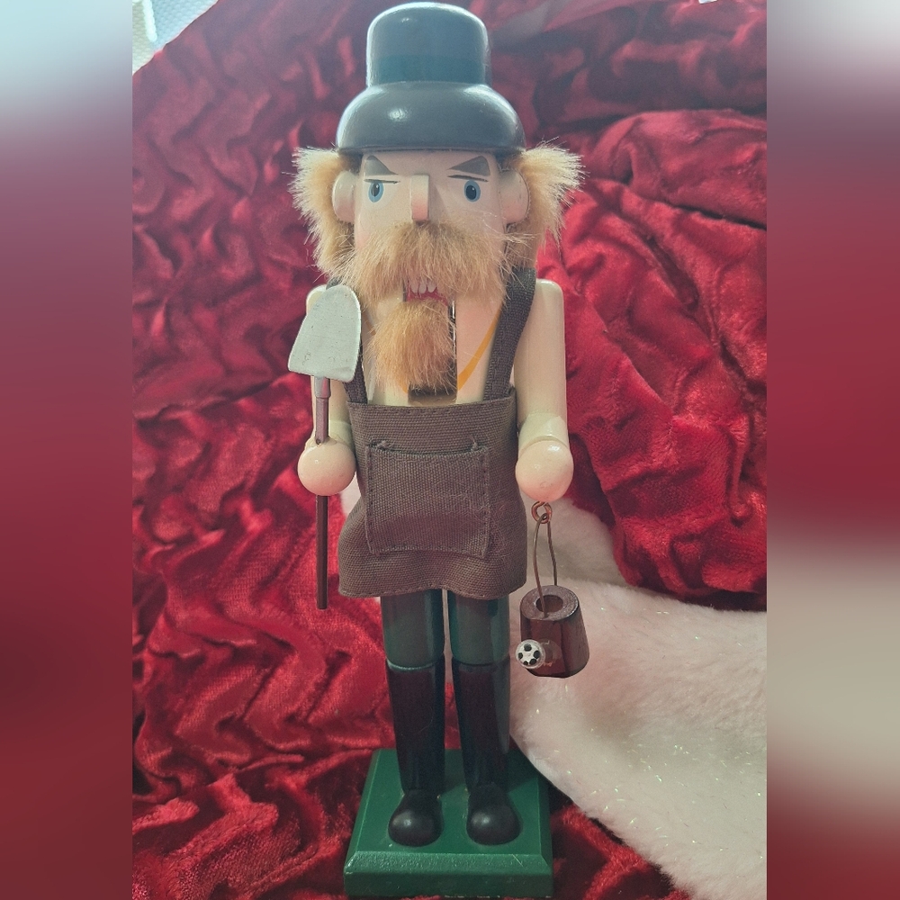 Charming Gardener Nutcracker With Shovel And Pail Holiday Collectible